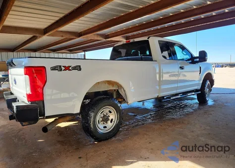 2018 Ford F250 Super Duty из США, поврежденный, VIN 1FT7X2B63JEB21293